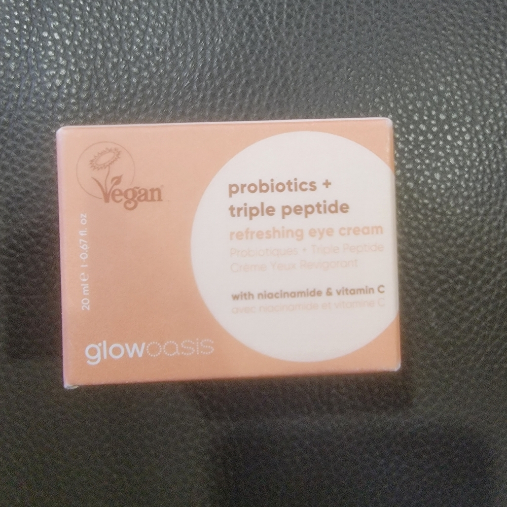 Glowoasis refreshing eye cream